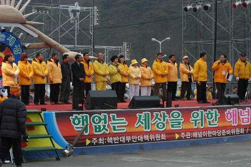 노래자랑에 참여한 부안사람들. 심사위원은 모두에게 1등을 주었다. 